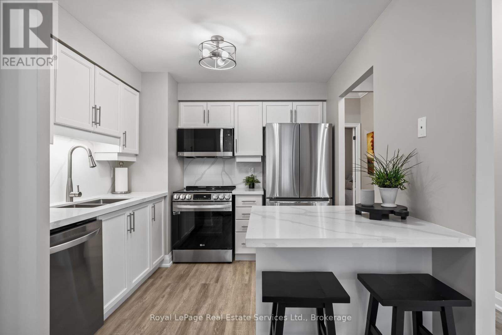 












105 - 60 OLD MILL ROAD

,
Oakville (OO Old Oakville),




Ontario
L6J7V9

