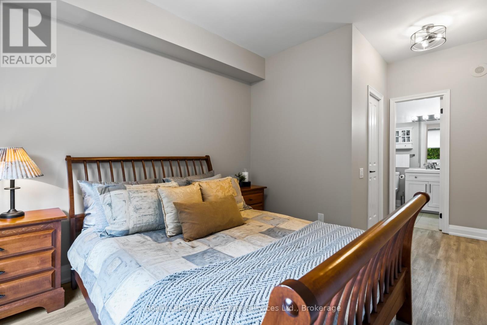












105 - 60 OLD MILL ROAD

,
Oakville (OO Old Oakville),




Ontario
L6J7V9

