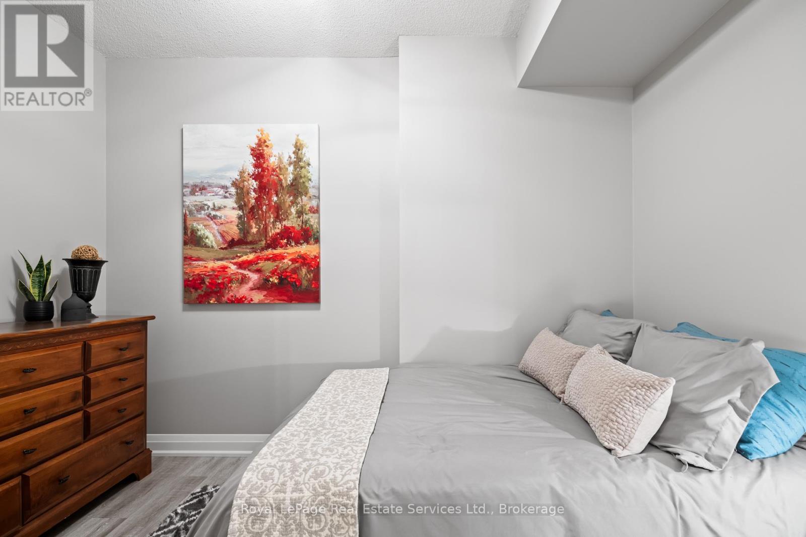 












105 - 60 OLD MILL ROAD

,
Oakville (OO Old Oakville),




Ontario
L6J7V9

