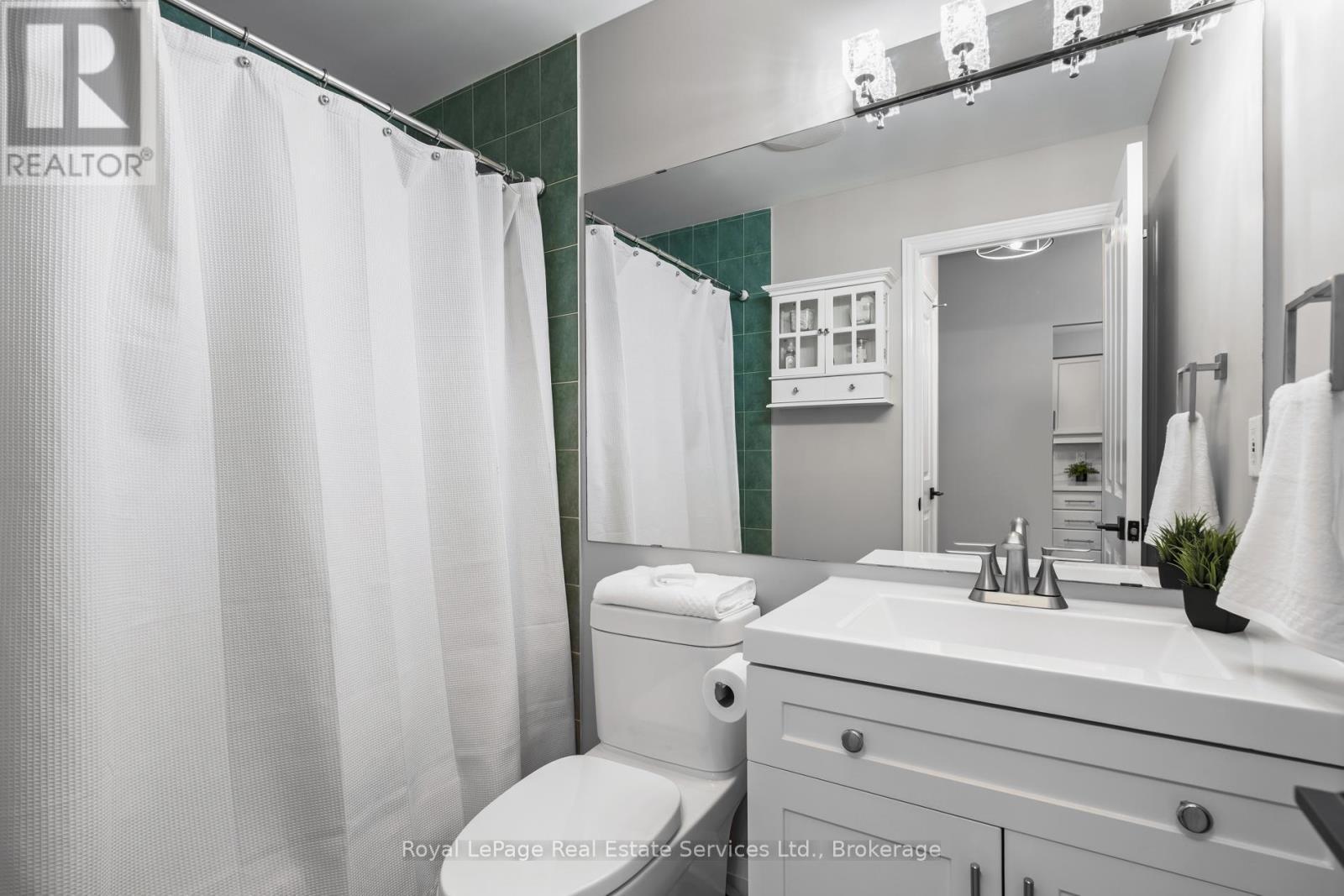 












105 - 60 OLD MILL ROAD

,
Oakville (OO Old Oakville),




Ontario
L6J7V9

