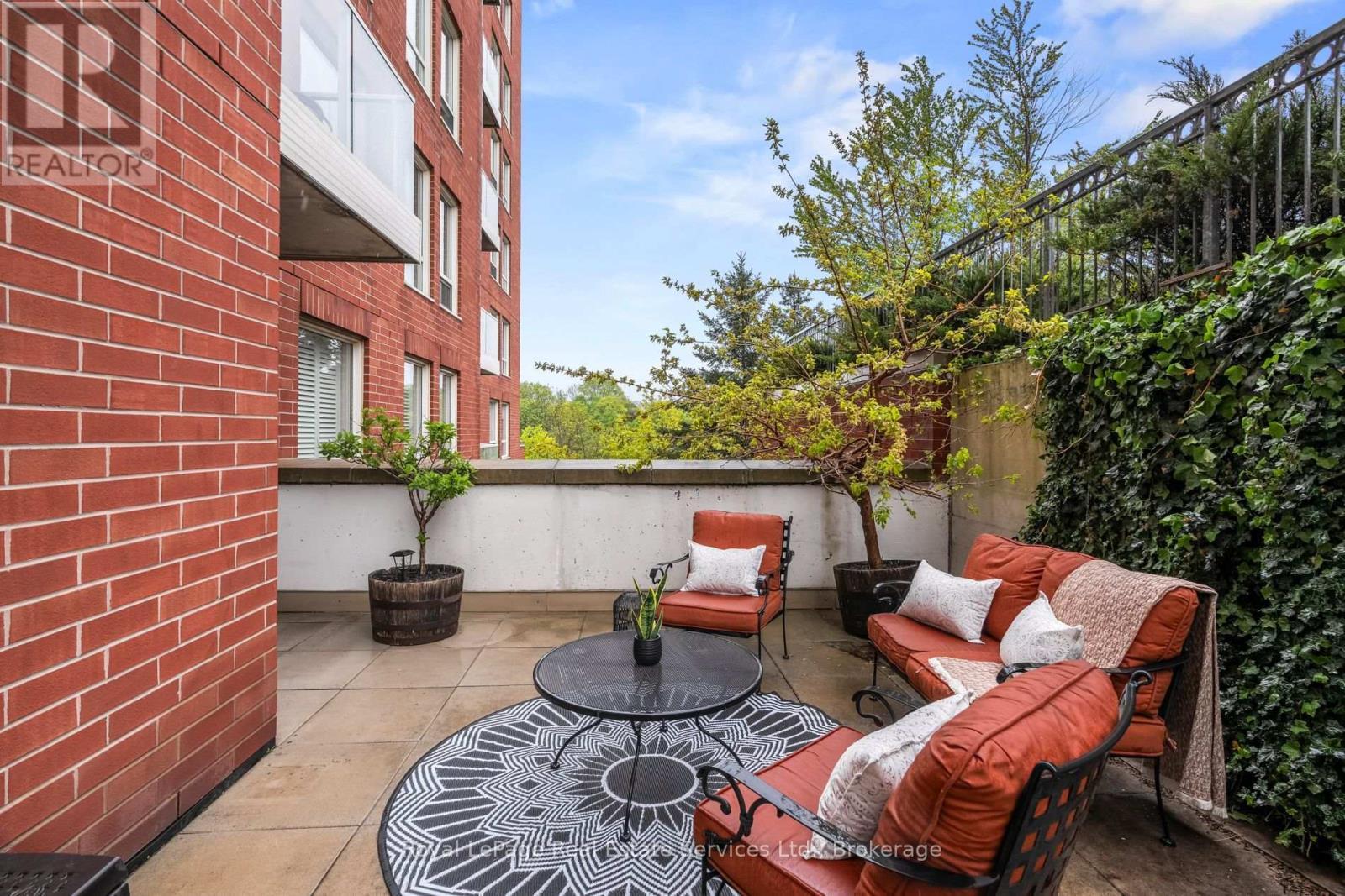 












105 - 60 OLD MILL ROAD

,
Oakville (OO Old Oakville),




Ontario
L6J7V9

