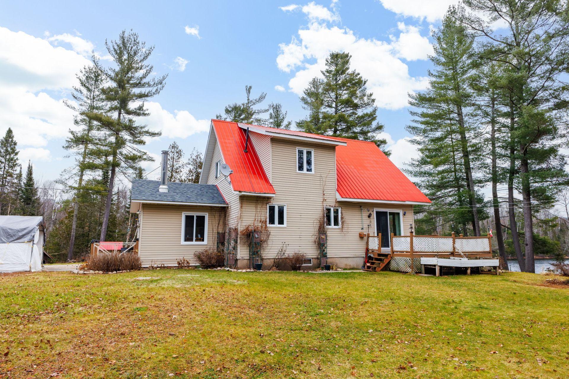 









637


Ch. du Lac-Cayamant

,
Cayamant,




QC
J0X1Y0

