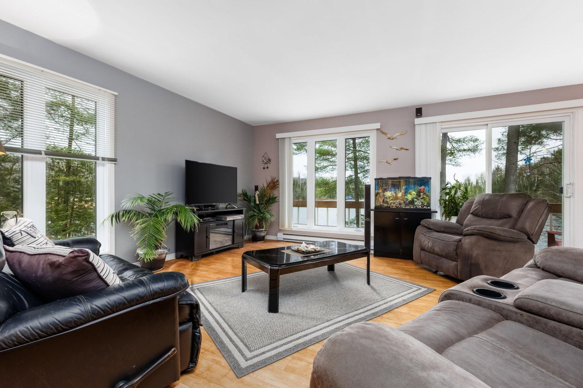 









637


Ch. du Lac-Cayamant

,
Cayamant,




QC
J0X1Y0

