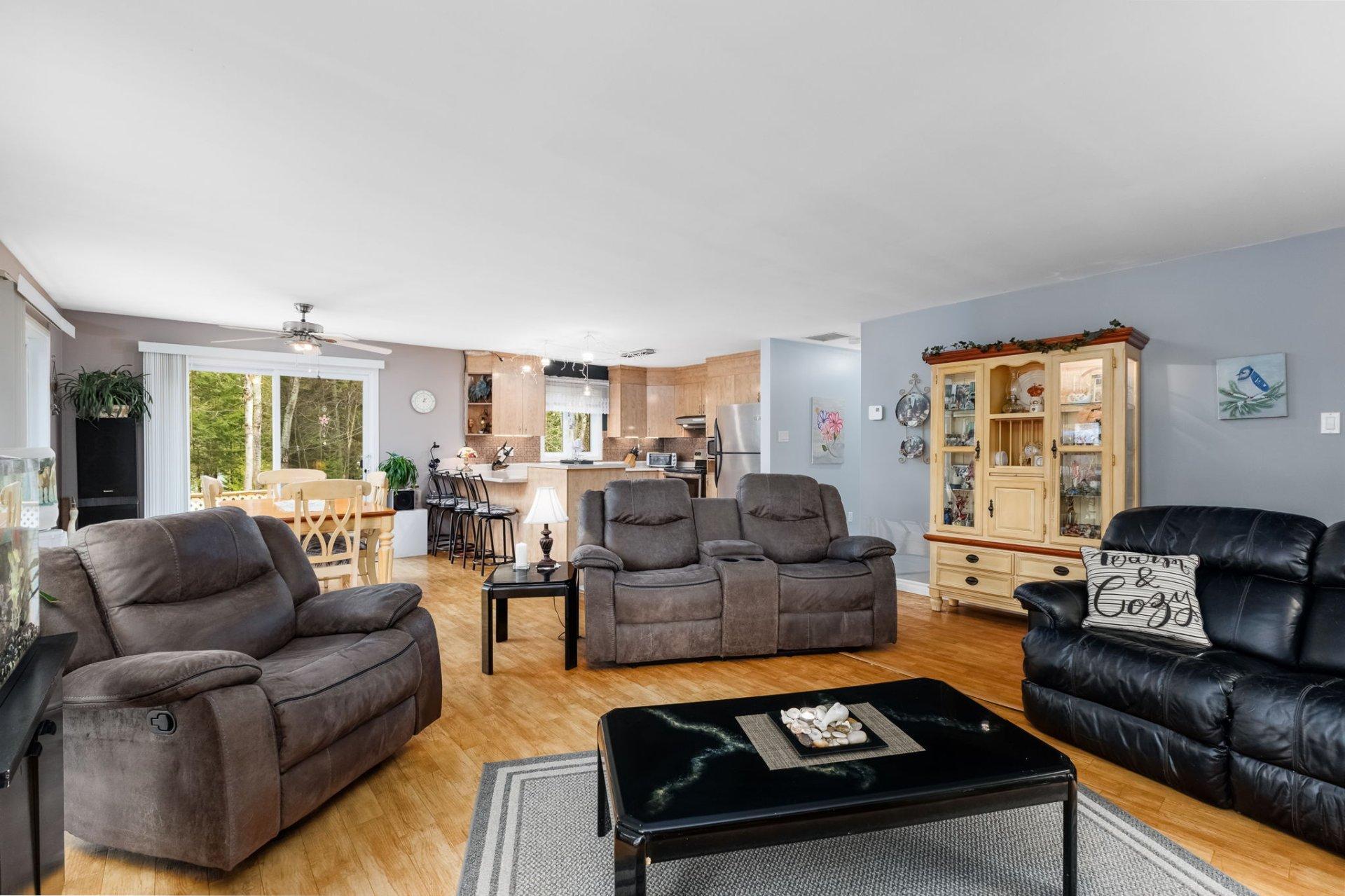 









637


Ch. du Lac-Cayamant

,
Cayamant,




QC
J0X1Y0

