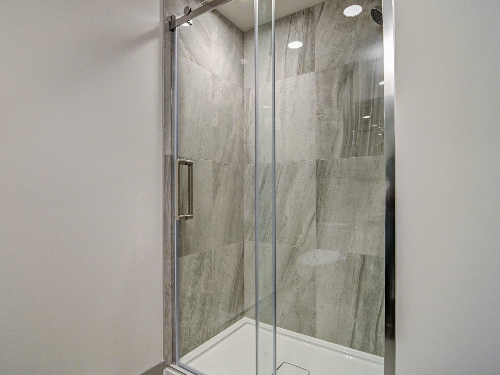 









1288


Rue St-Antoine O.

, 4905,
Montréal (Ville-Marie),




QC
H3C0X6

