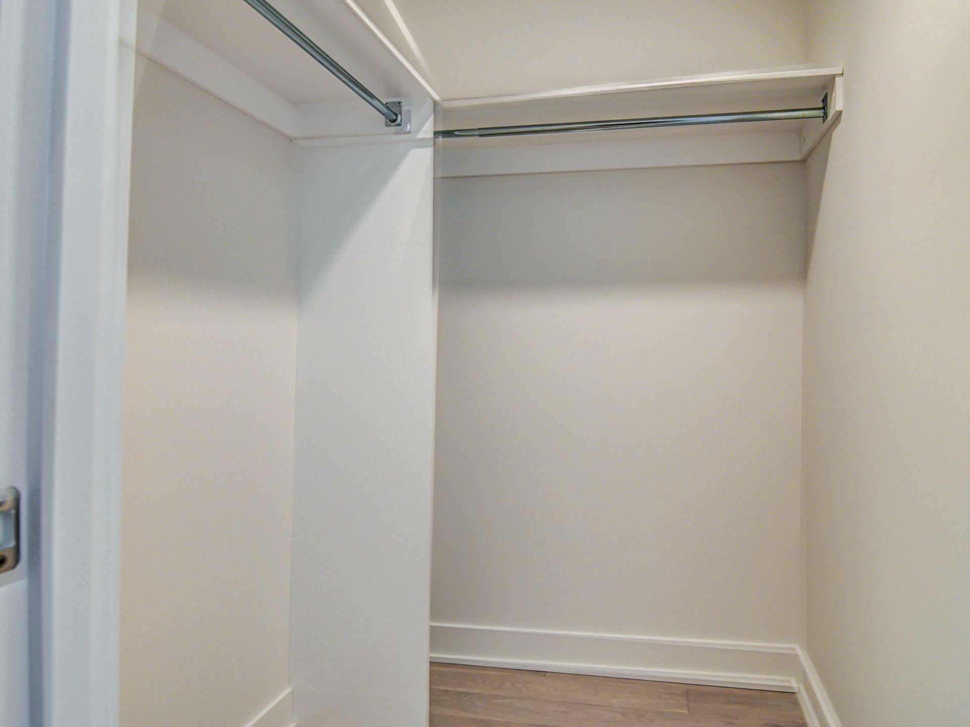









1288


Rue St-Antoine O.

, 4905,
Montréal (Ville-Marie),




QC
H3C0X6

