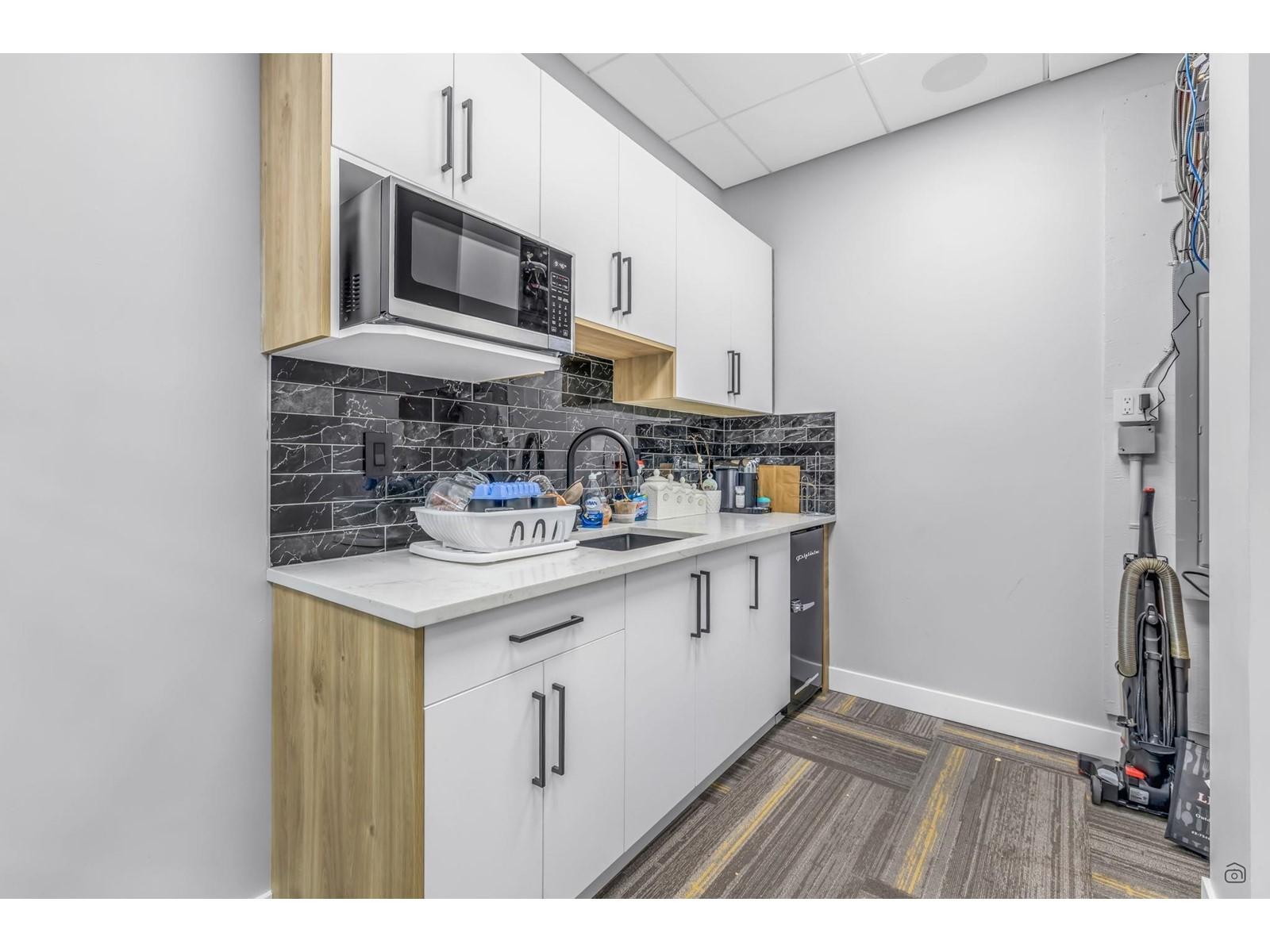












108 7511 120 STREET

,
Delta,




British Columbia
V4C0C1

