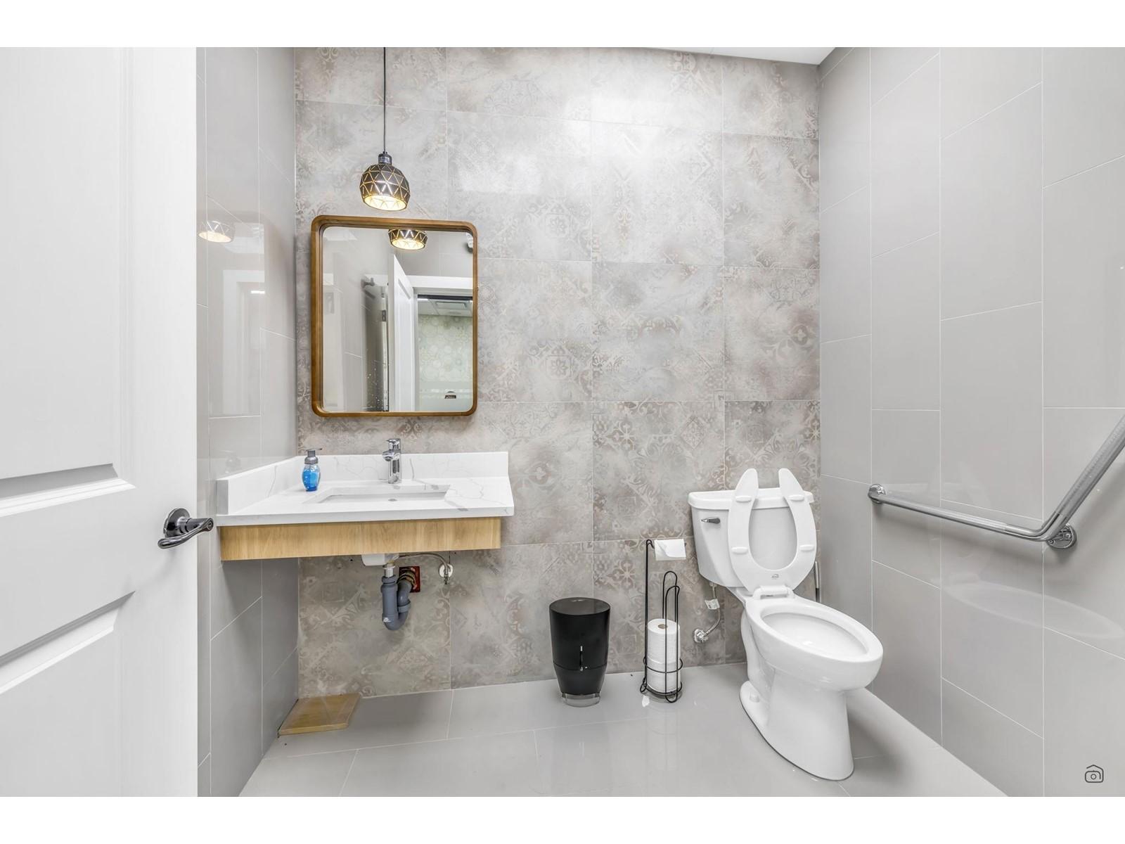 












108 7511 120 STREET

,
Delta,




British Columbia
V4C0C1


