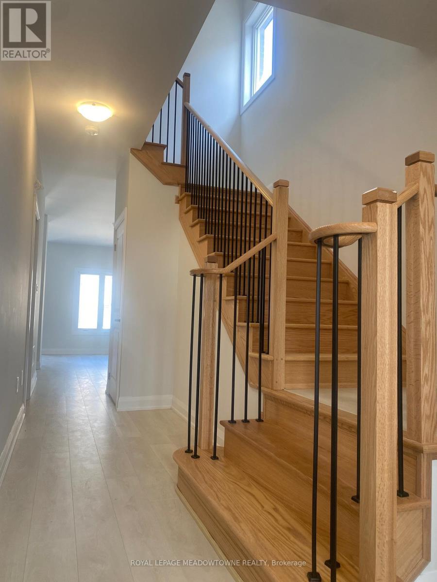 












186 SEGUIN STREET

,
Richmond Hill,




Ontario
L4E1N3

