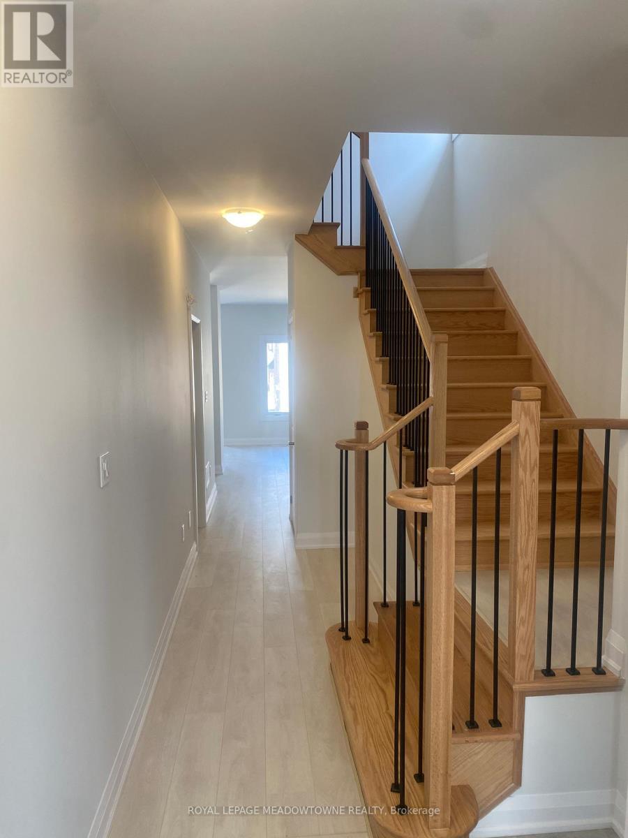 












186 SEGUIN STREET

,
Richmond Hill,




Ontario
L4E1N3


