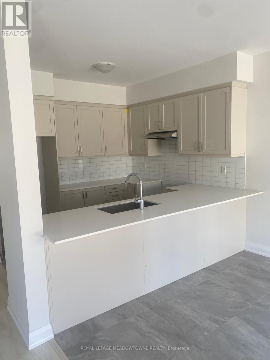 












186 SEGUIN STREET

,
Richmond Hill,




Ontario
L4E1N3

