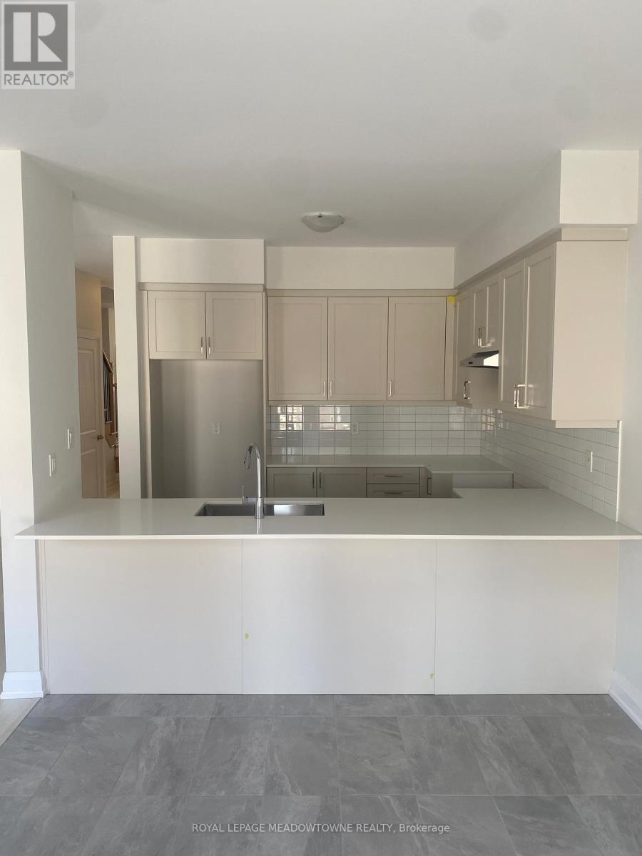 












186 SEGUIN STREET

,
Richmond Hill,




Ontario
L4E1N3


