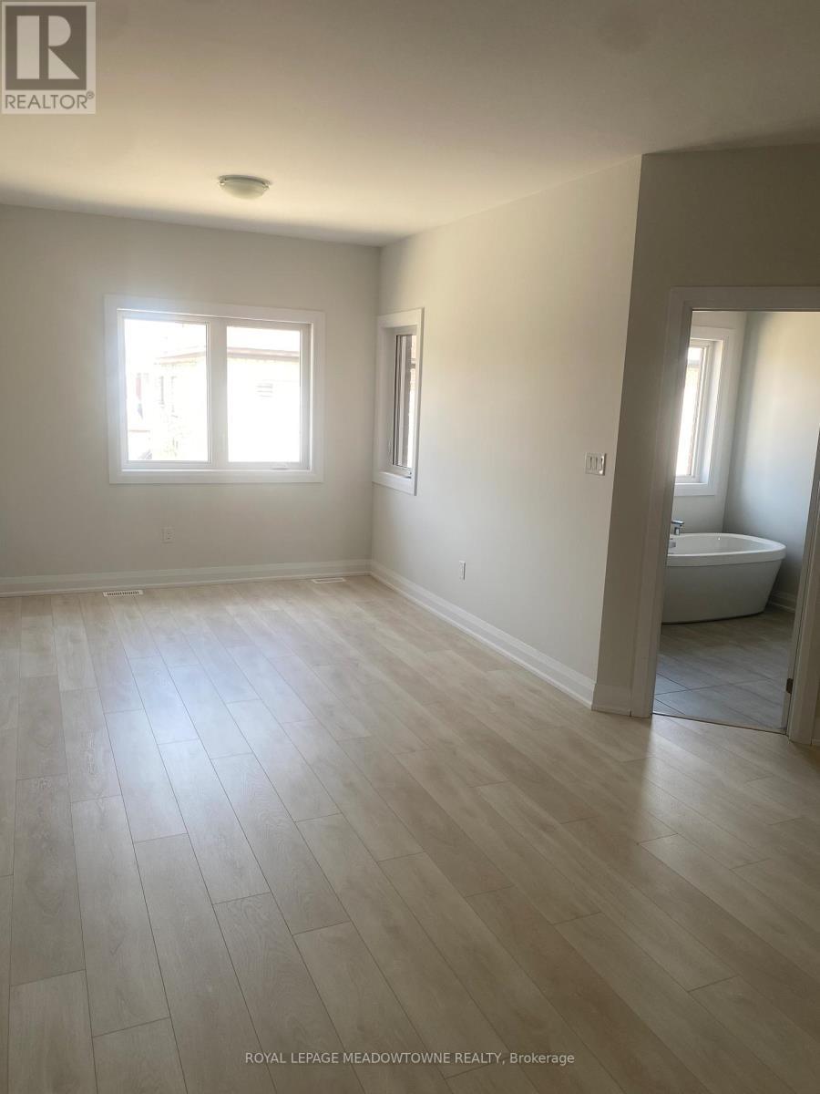 












186 SEGUIN STREET

,
Richmond Hill,




Ontario
L4E1N3

