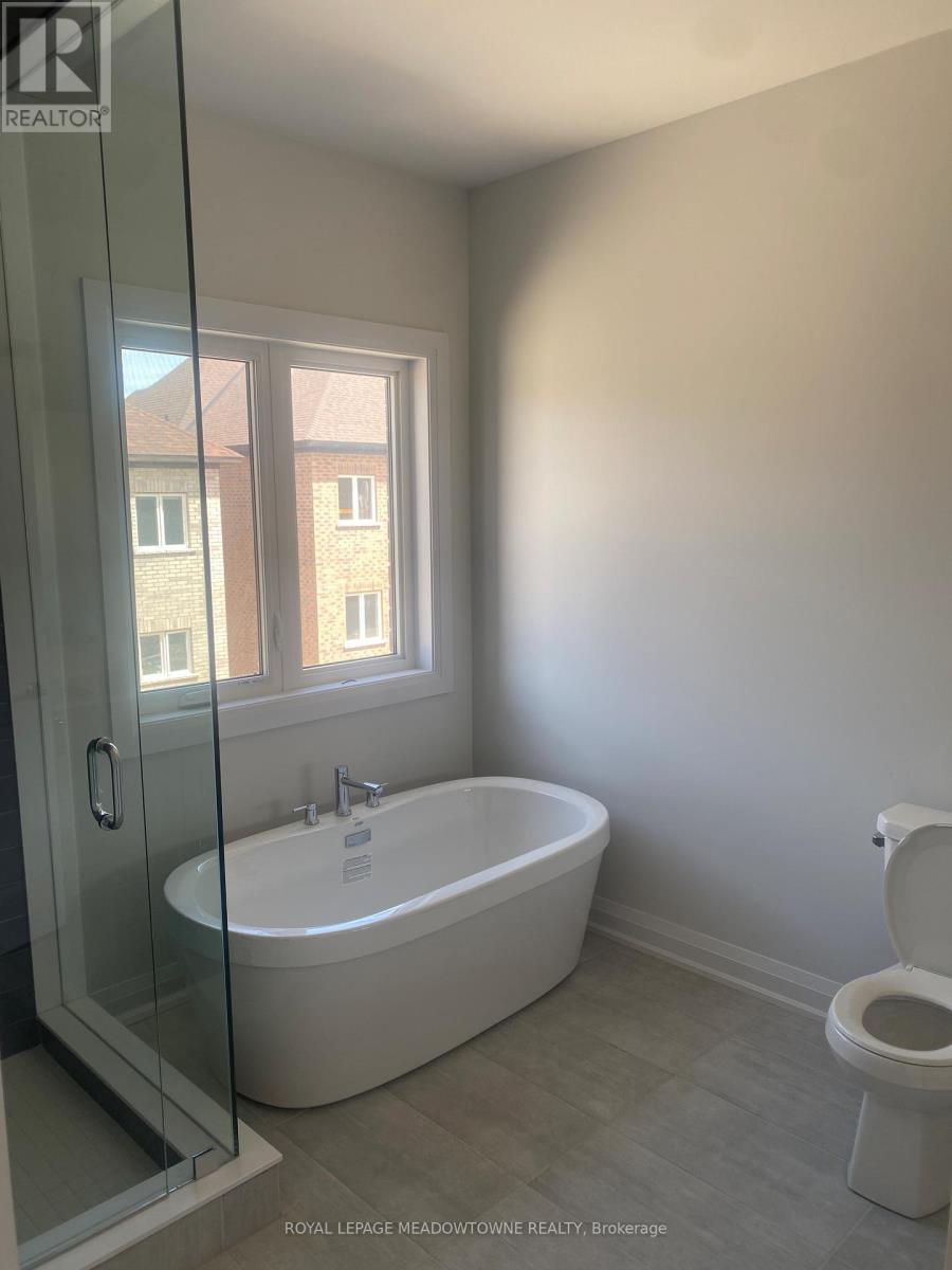 












186 SEGUIN STREET

,
Richmond Hill,




Ontario
L4E1N3

