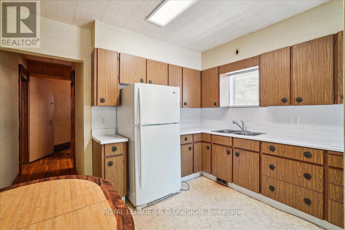 












172 BRIAR HILL AVENUE

,
Toronto,




Ontario
M4R1H9

