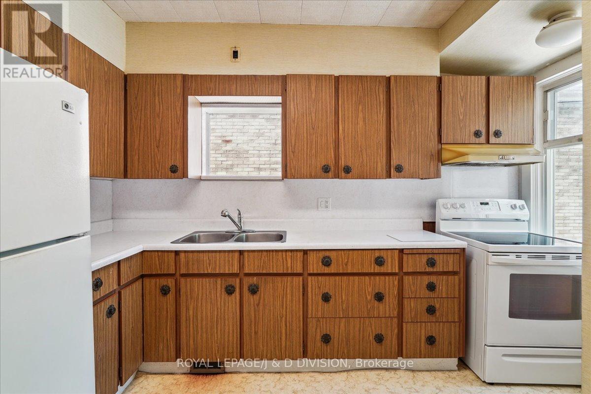 












172 BRIAR HILL AVENUE

,
Toronto,




Ontario
M4R1H9

