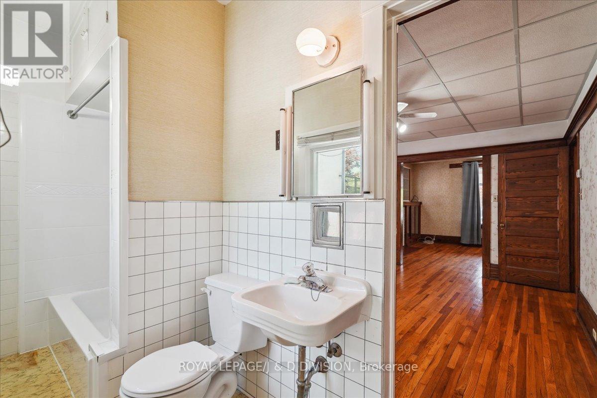 












172 BRIAR HILL AVENUE

,
Toronto,




Ontario
M4R1H9

