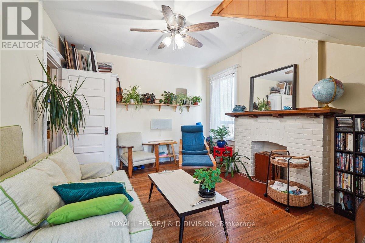 












172 BRIAR HILL AVENUE

,
Toronto,




Ontario
M4R1H9

