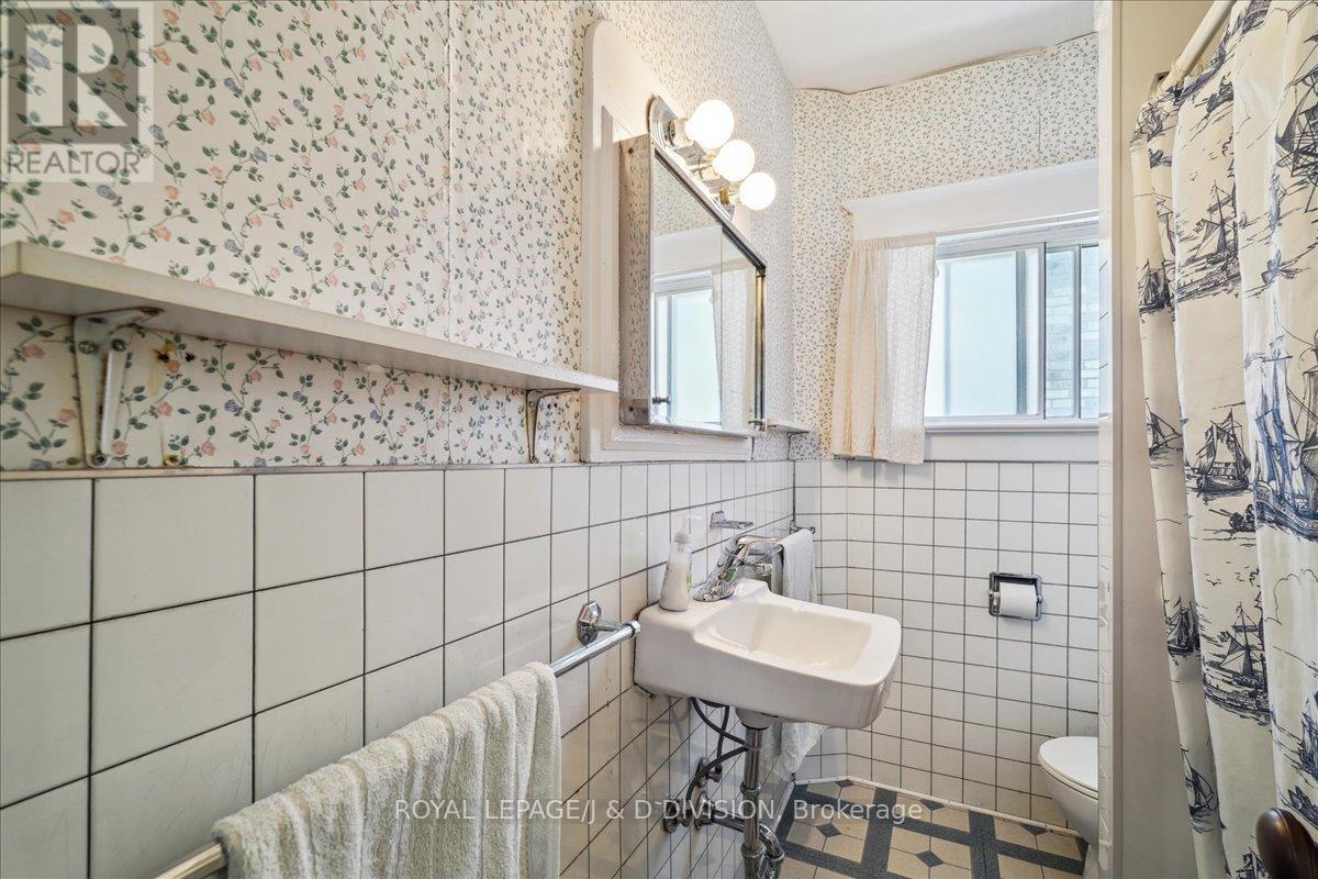












172 BRIAR HILL AVENUE

,
Toronto,




Ontario
M4R1H9

