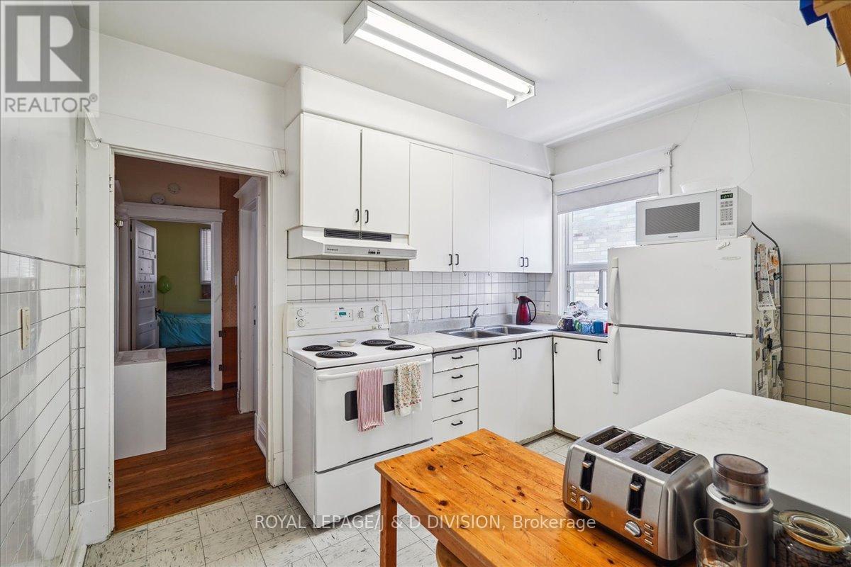 












172 BRIAR HILL AVENUE

,
Toronto,




Ontario
M4R1H9

