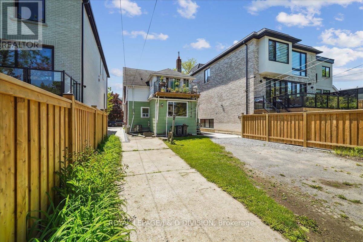 












172 BRIAR HILL AVENUE

,
Toronto,




Ontario
M4R1H9

