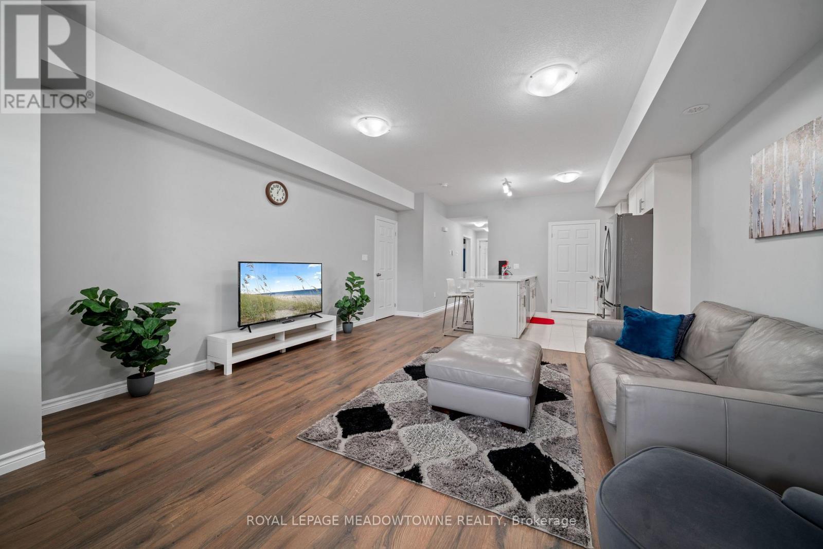 












6 - 182 OAT LANE

,
Kitchener,




Ontario
N2R0S8

