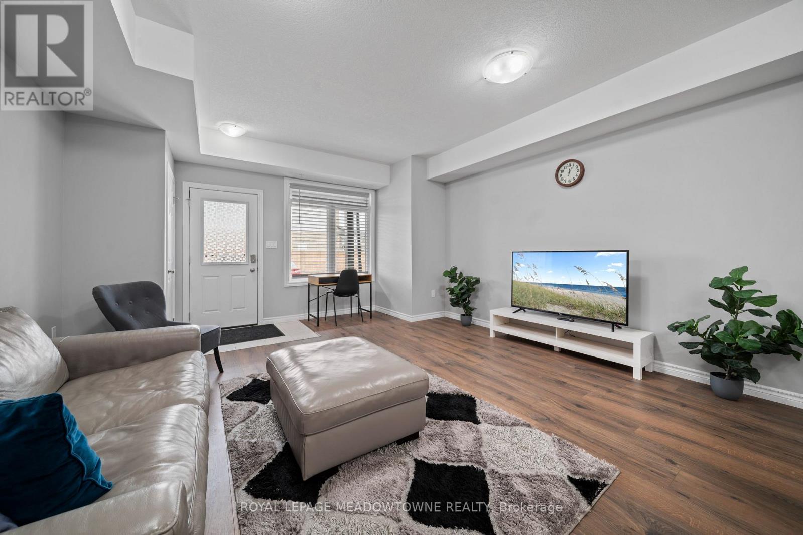 












6 - 182 OAT LANE

,
Kitchener,




Ontario
N2R0S8


