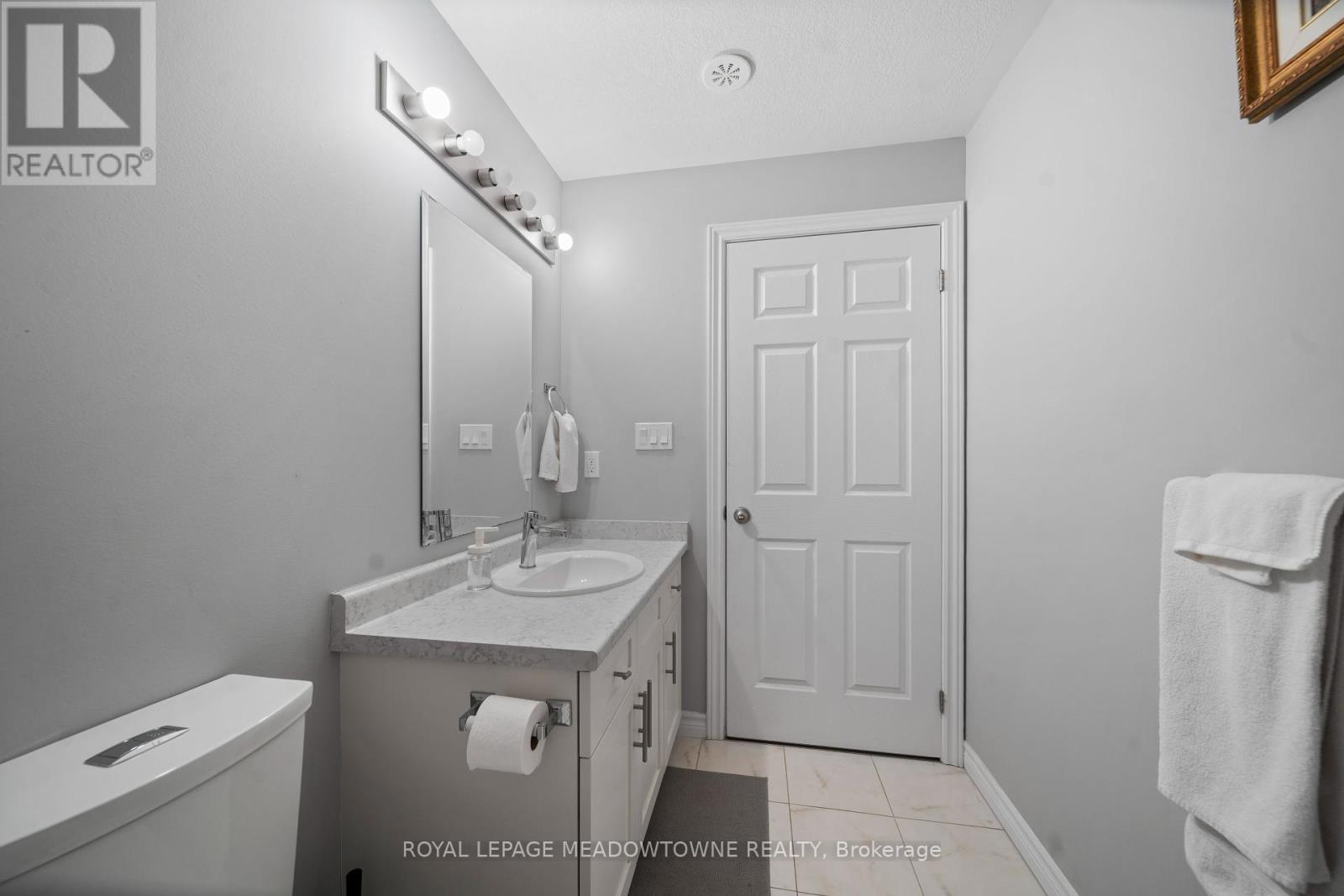 












6 - 182 OAT LANE

,
Kitchener,




Ontario
N2R0S8

