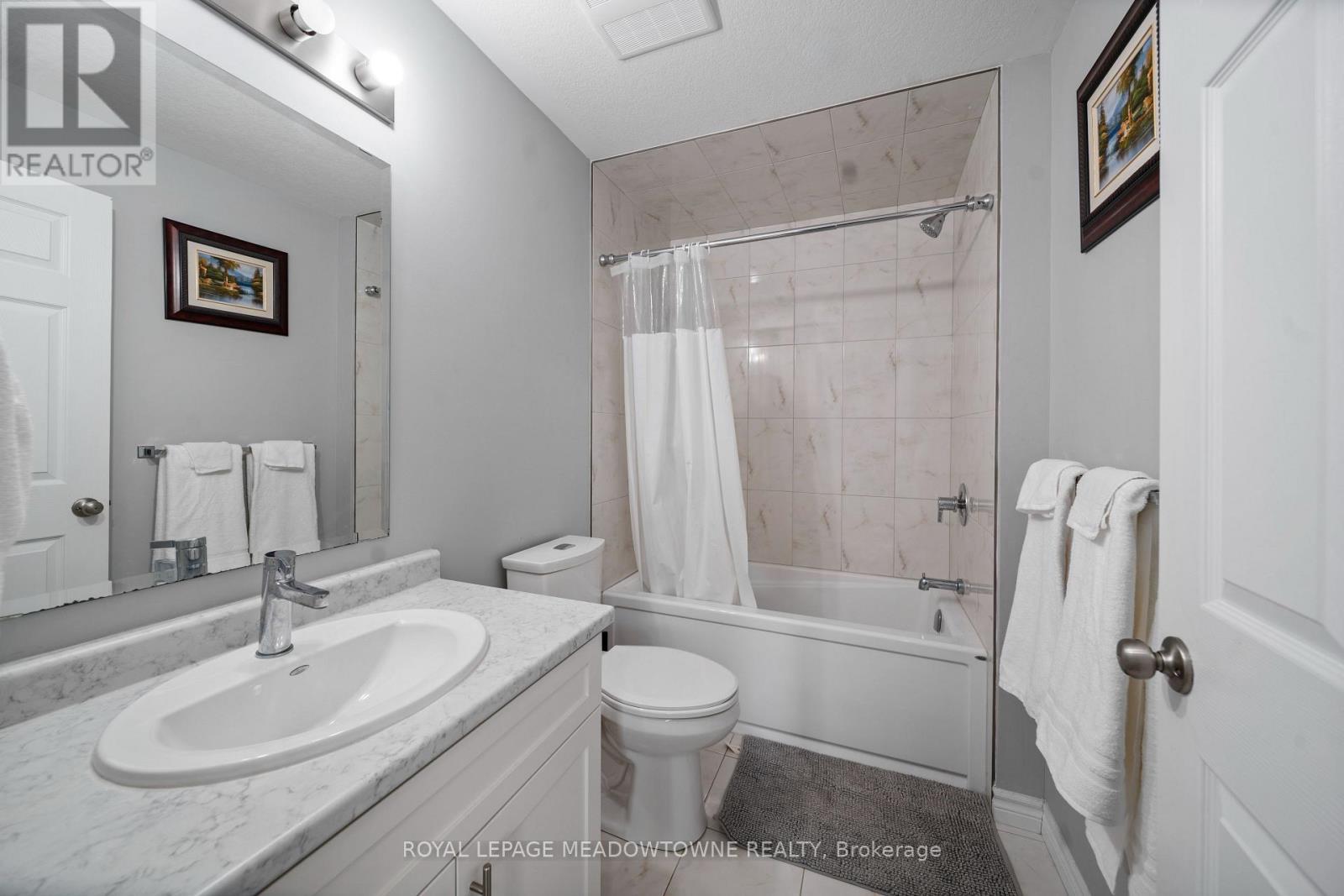 












6 - 182 OAT LANE

,
Kitchener,




Ontario
N2R0S8

