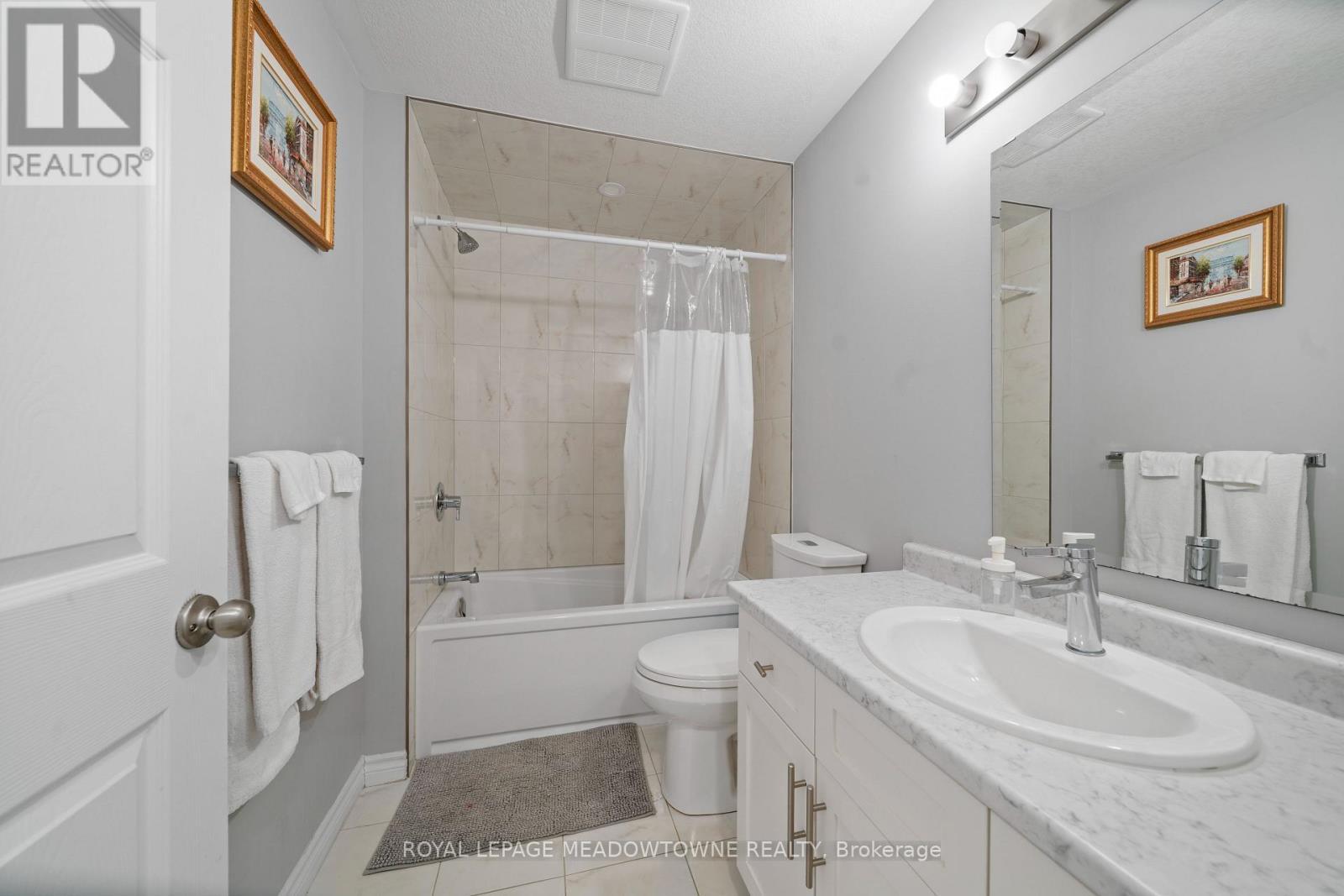 












6 - 182 OAT LANE

,
Kitchener,




Ontario
N2R0S8

