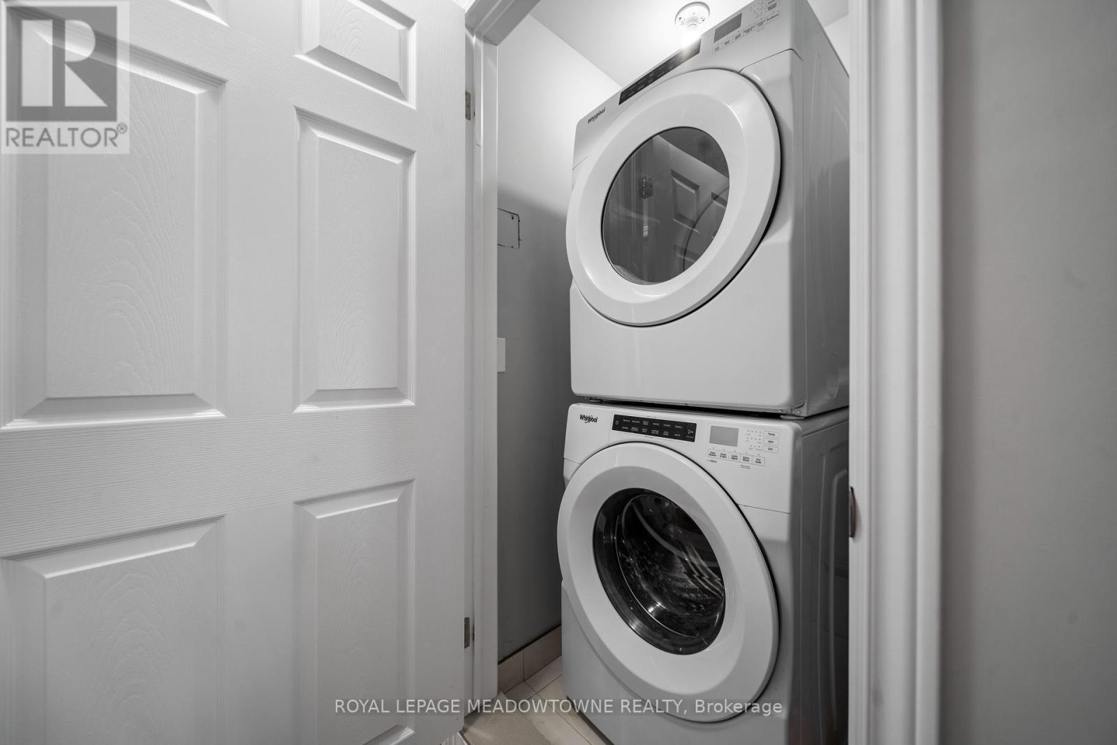 












6 - 182 OAT LANE

,
Kitchener,




Ontario
N2R0S8

