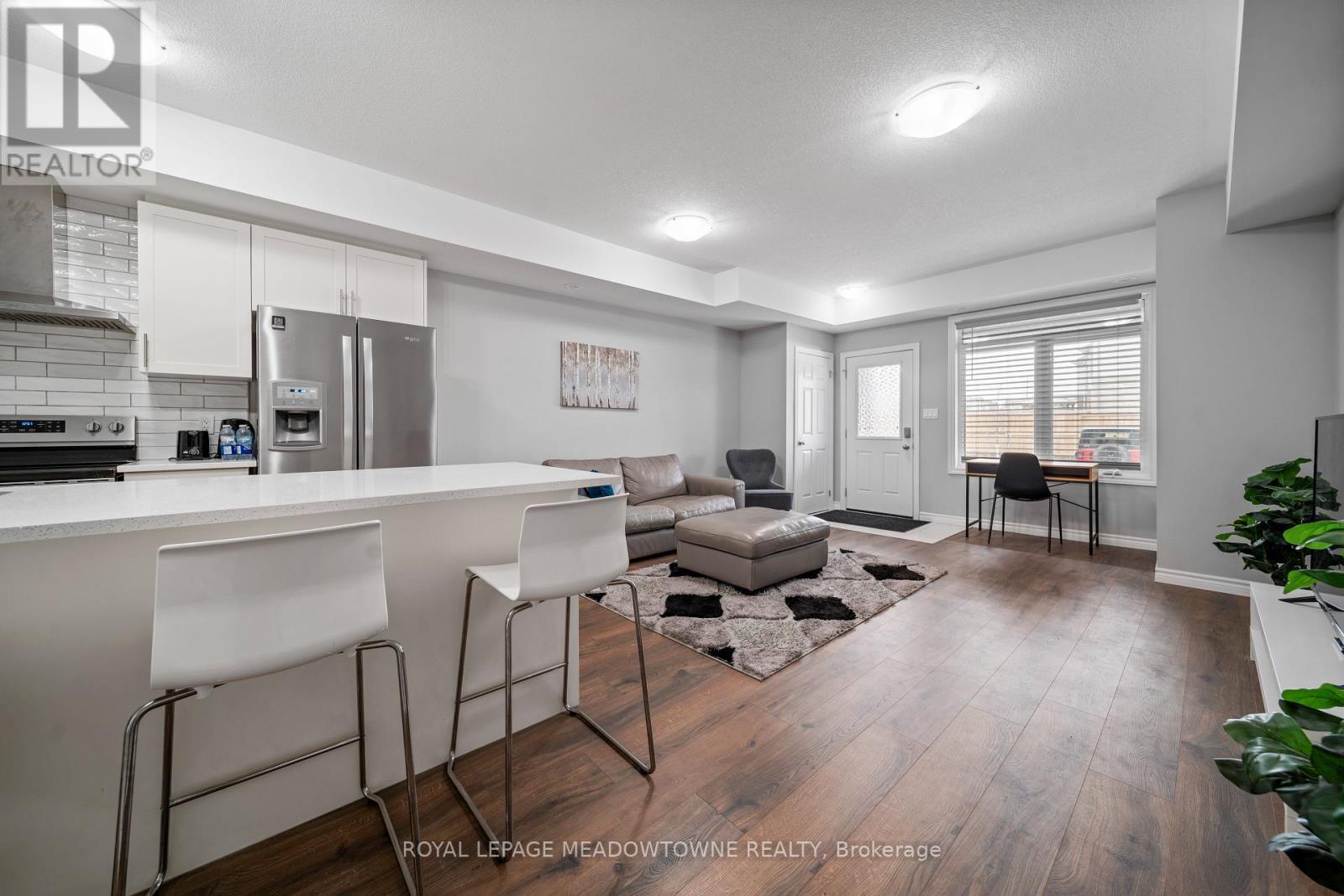 












6 - 182 OAT LANE

,
Kitchener,




Ontario
N2R0S8

