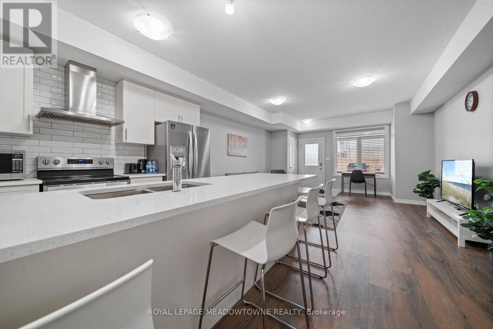 












6 - 182 OAT LANE

,
Kitchener,




Ontario
N2R0S8

