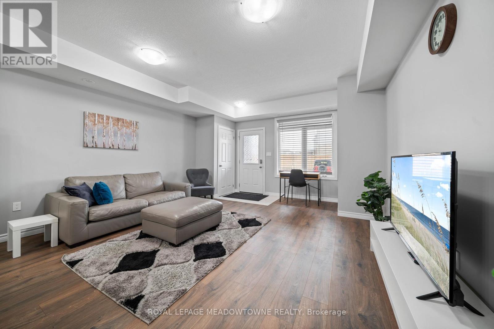 












6 - 182 OAT LANE

,
Kitchener,




Ontario
N2R0S8

