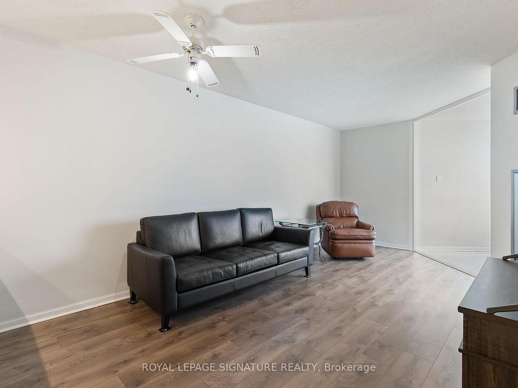 









550


Webb

Drive, 1406,
Mississauga,




ON
L5B 3Y4

