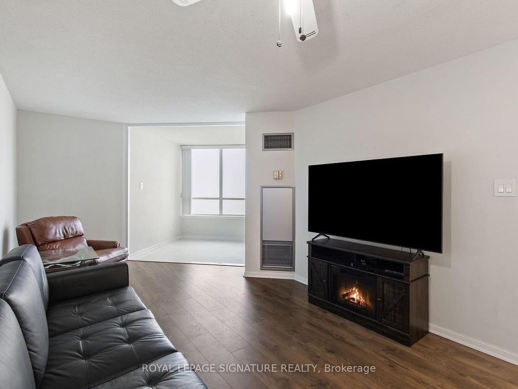 









550


Webb

Drive, 1406,
Mississauga,




ON
L5B 3Y4

