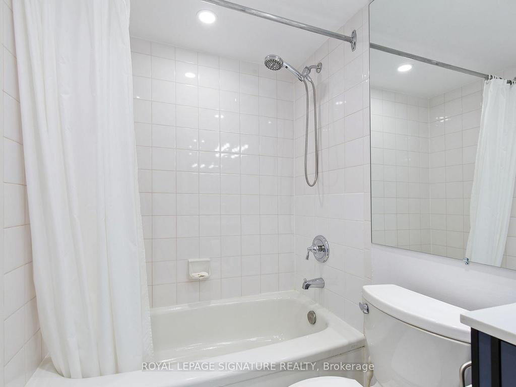 









550


Webb

Drive, 1406,
Mississauga,




ON
L5B 3Y4

