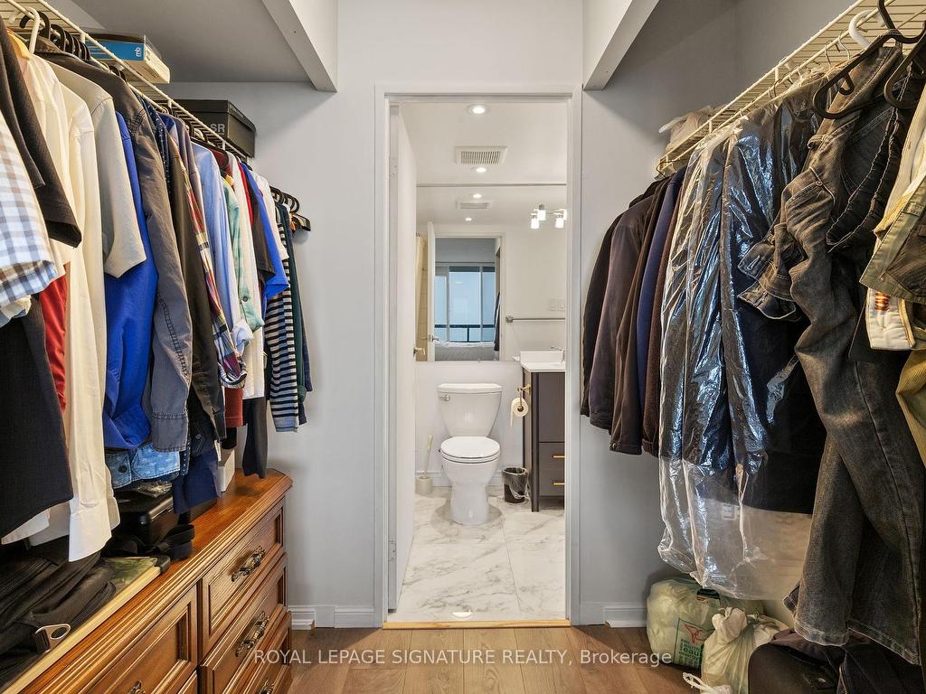 









550


Webb

Drive, 1406,
Mississauga,




ON
L5B 3Y4

