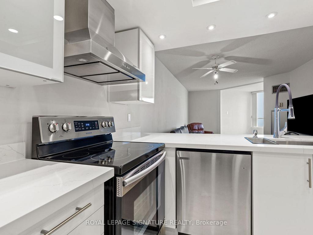 









550


Webb

Drive, 1406,
Mississauga,




ON
L5B 3Y4


