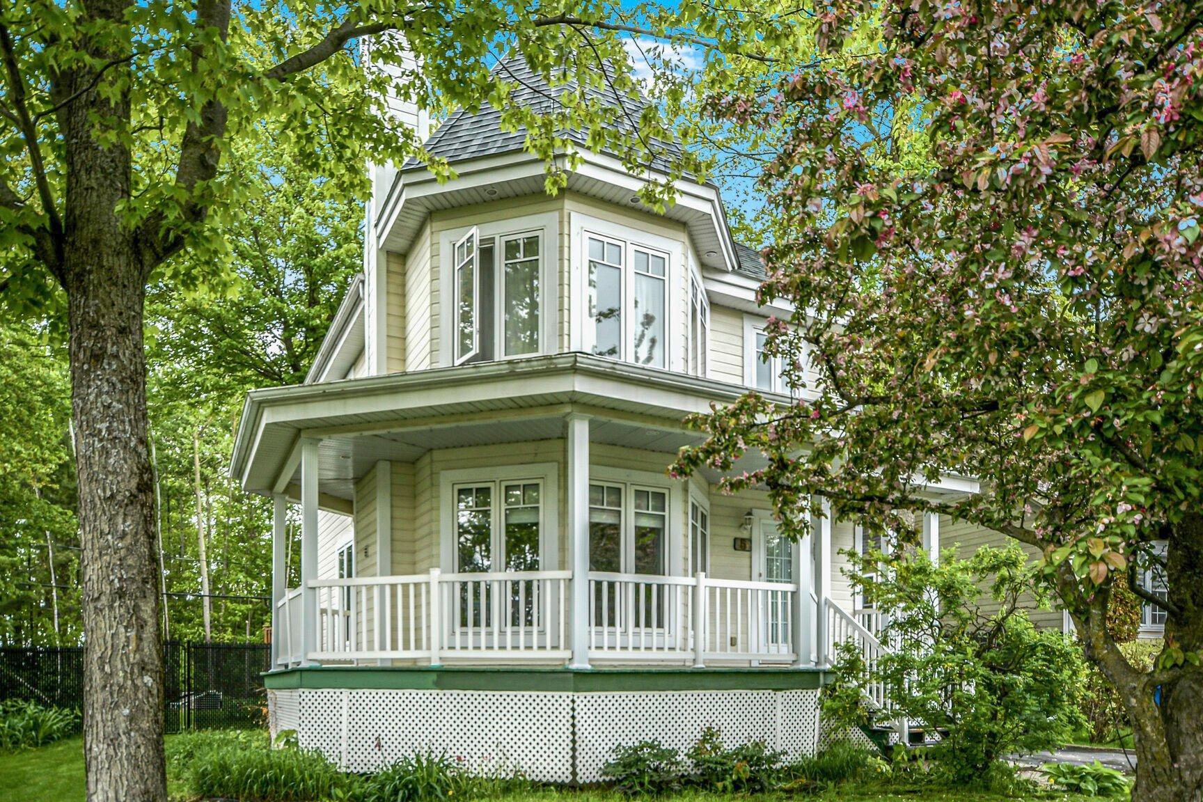 









5


Rue du Boisé

,
Lachute,




QC
J8H4N4

