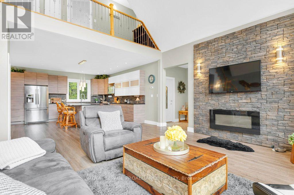 












1071 PINE PATH LANE

,
North Frontenac (Frontenac North),




Ontario
K0H1J0

