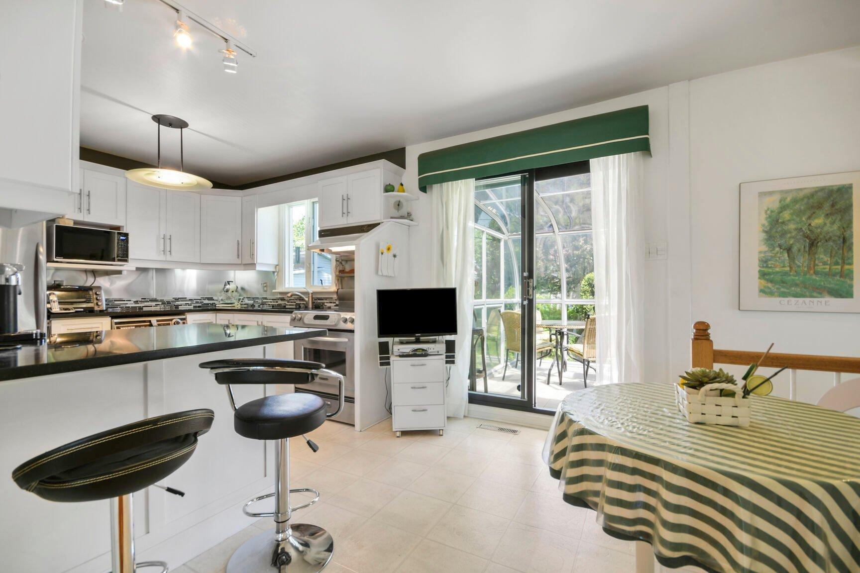 









3516


Rue Isabelle

,
Laval (Fabreville),




QC
H7P3N6

