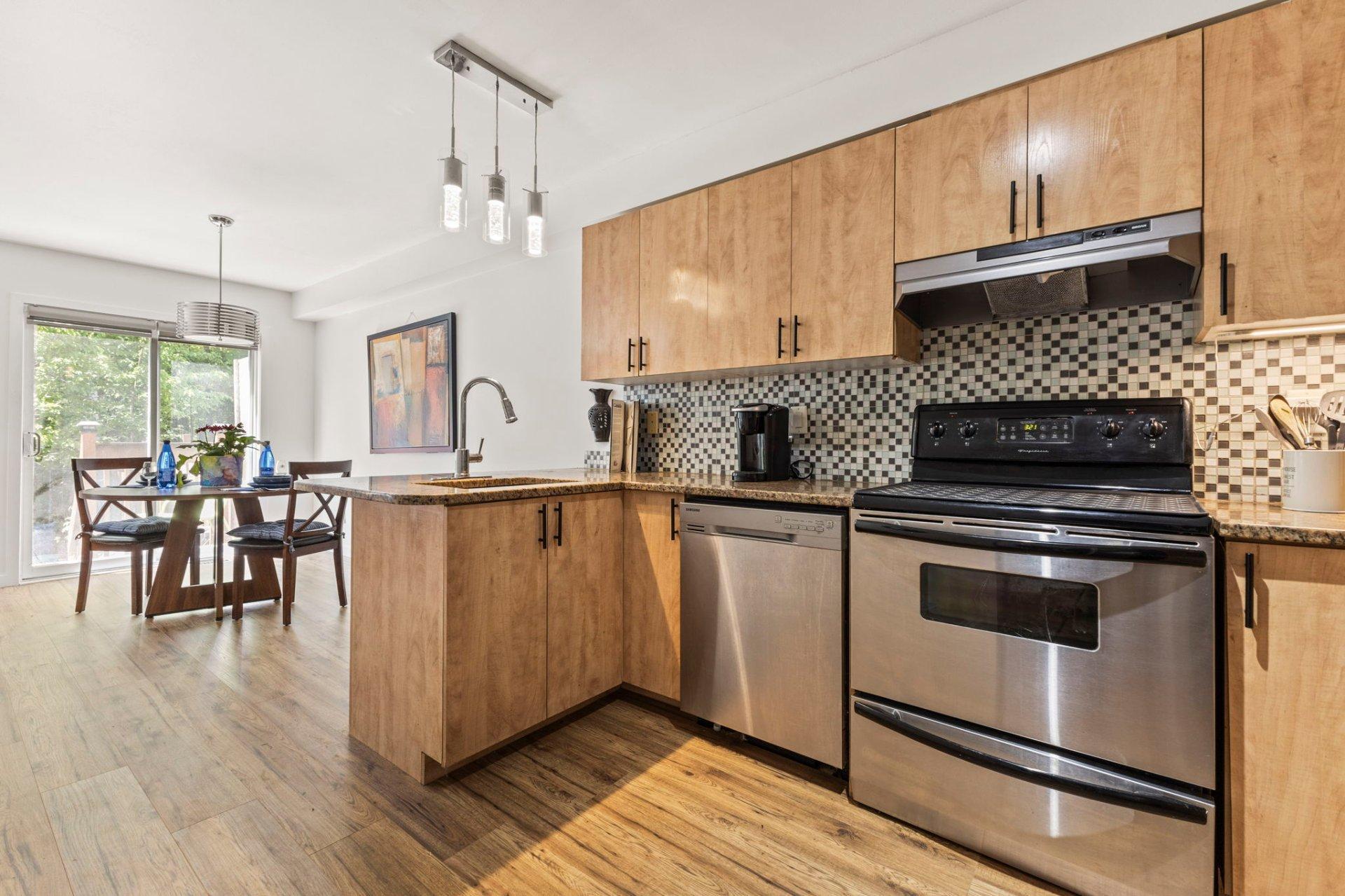 









5


Rue des Tourterelles

,
Gatineau (Hull),




QC
J9A3T3

