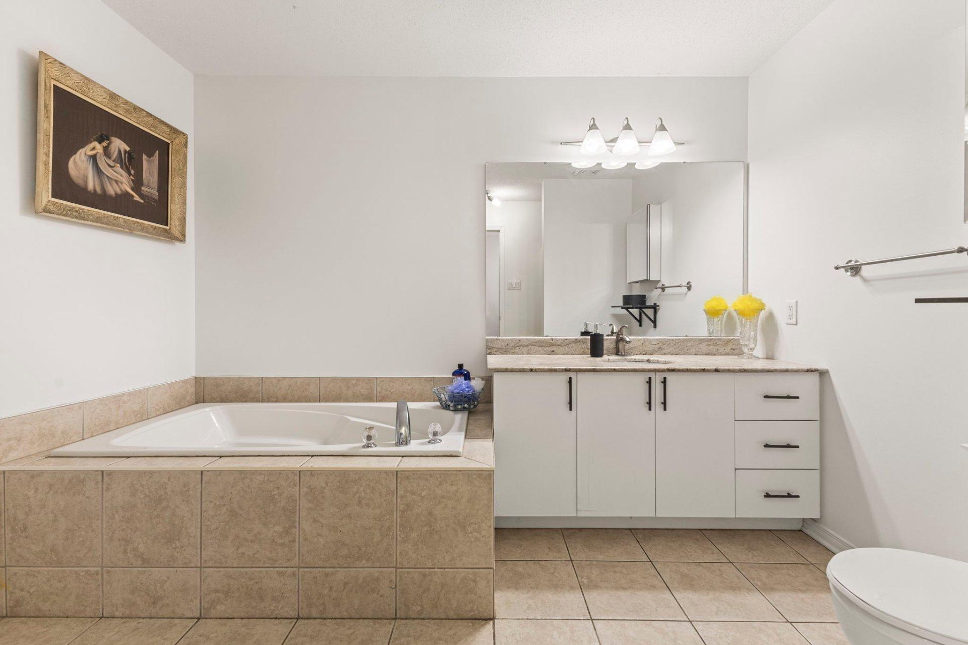 









5


Rue des Tourterelles

,
Gatineau (Hull),




QC
J9A3T3

