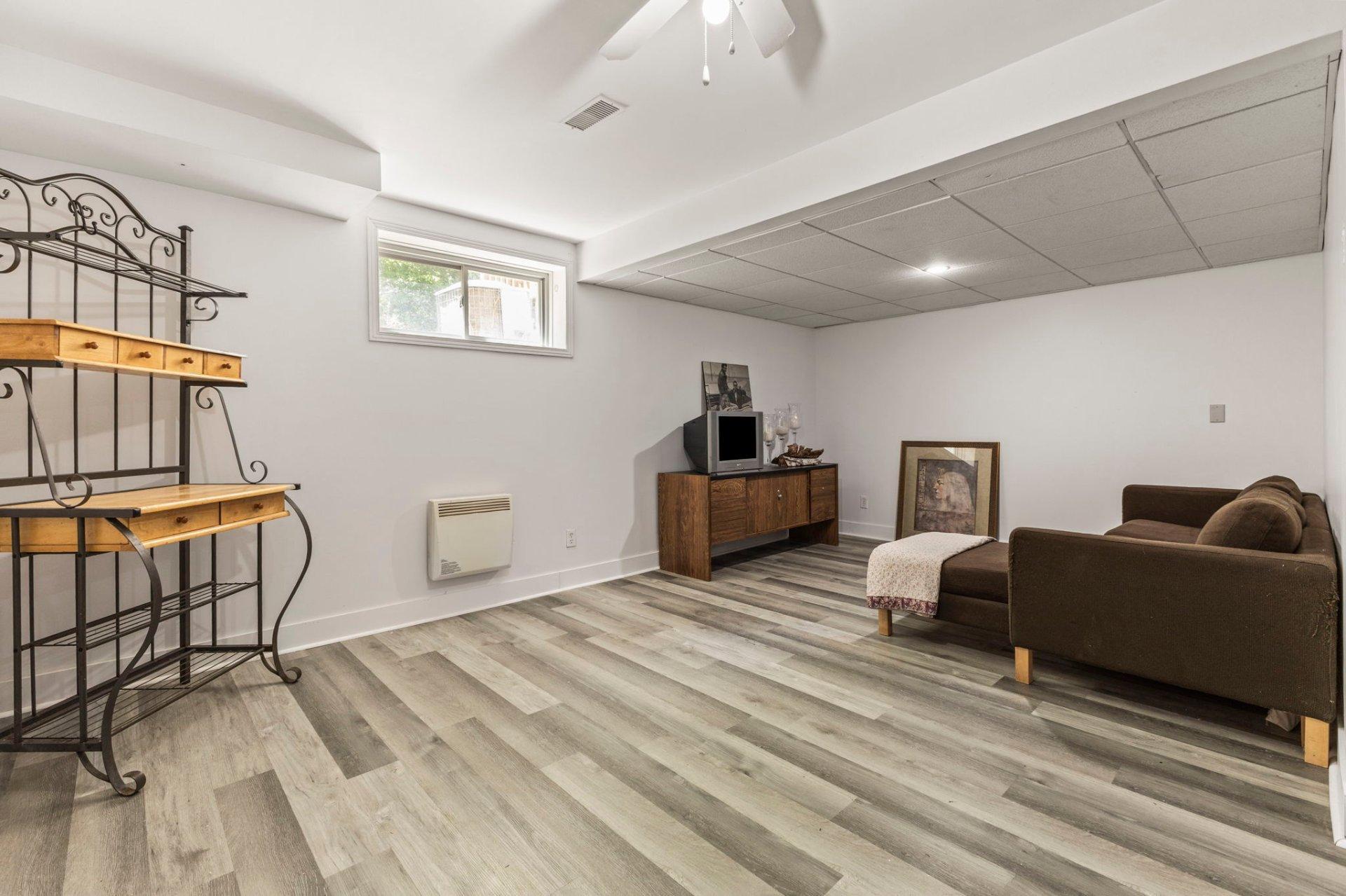 









5


Rue des Tourterelles

,
Gatineau (Hull),




QC
J9A3T3

