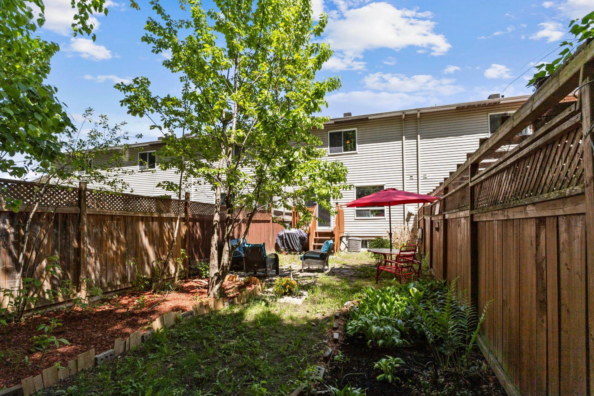 









5


Rue des Tourterelles

,
Gatineau (Hull),




QC
J9A3T3

