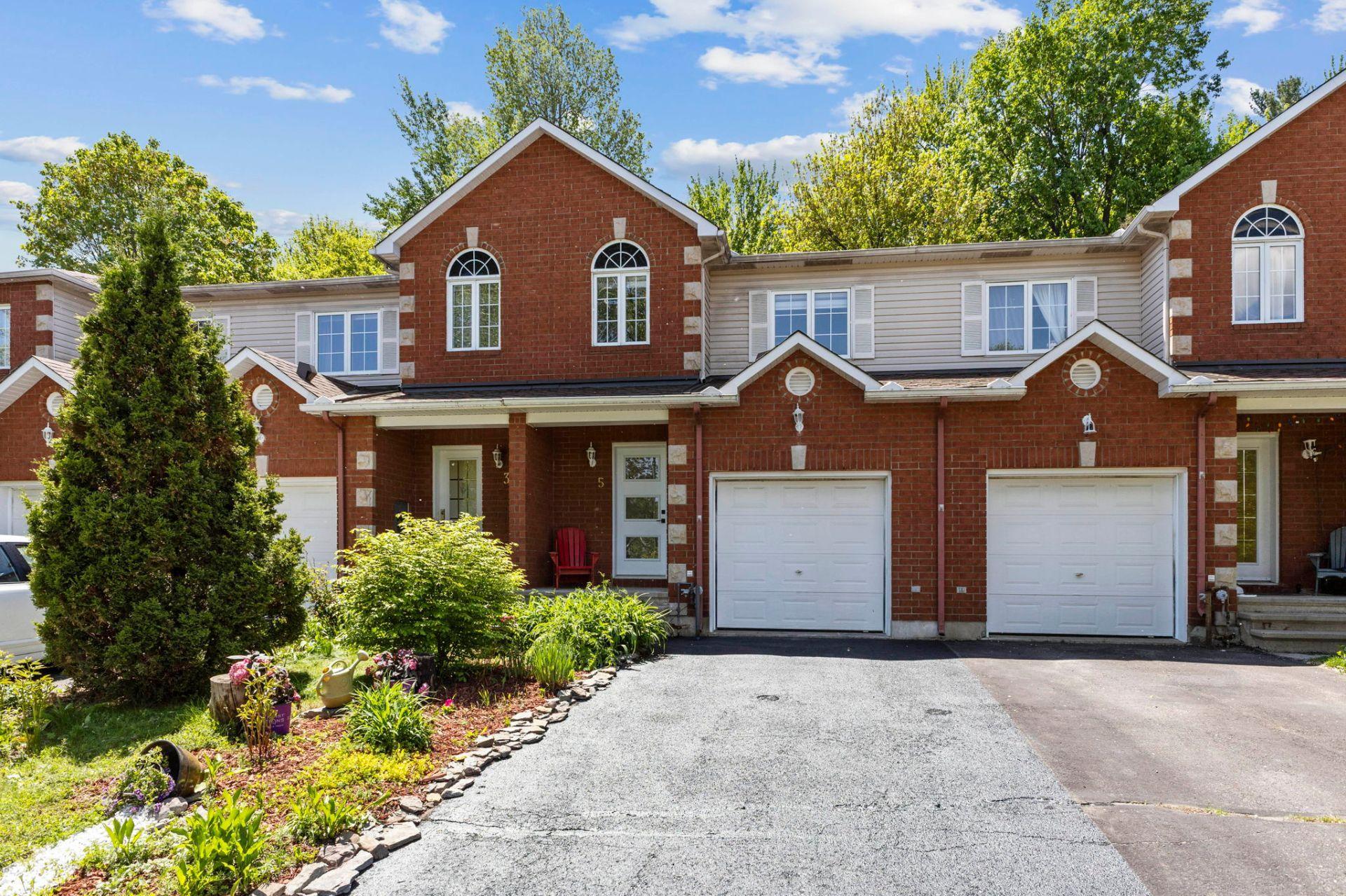 









5


Rue des Tourterelles

,
Gatineau (Hull),




QC
J9A3T3

