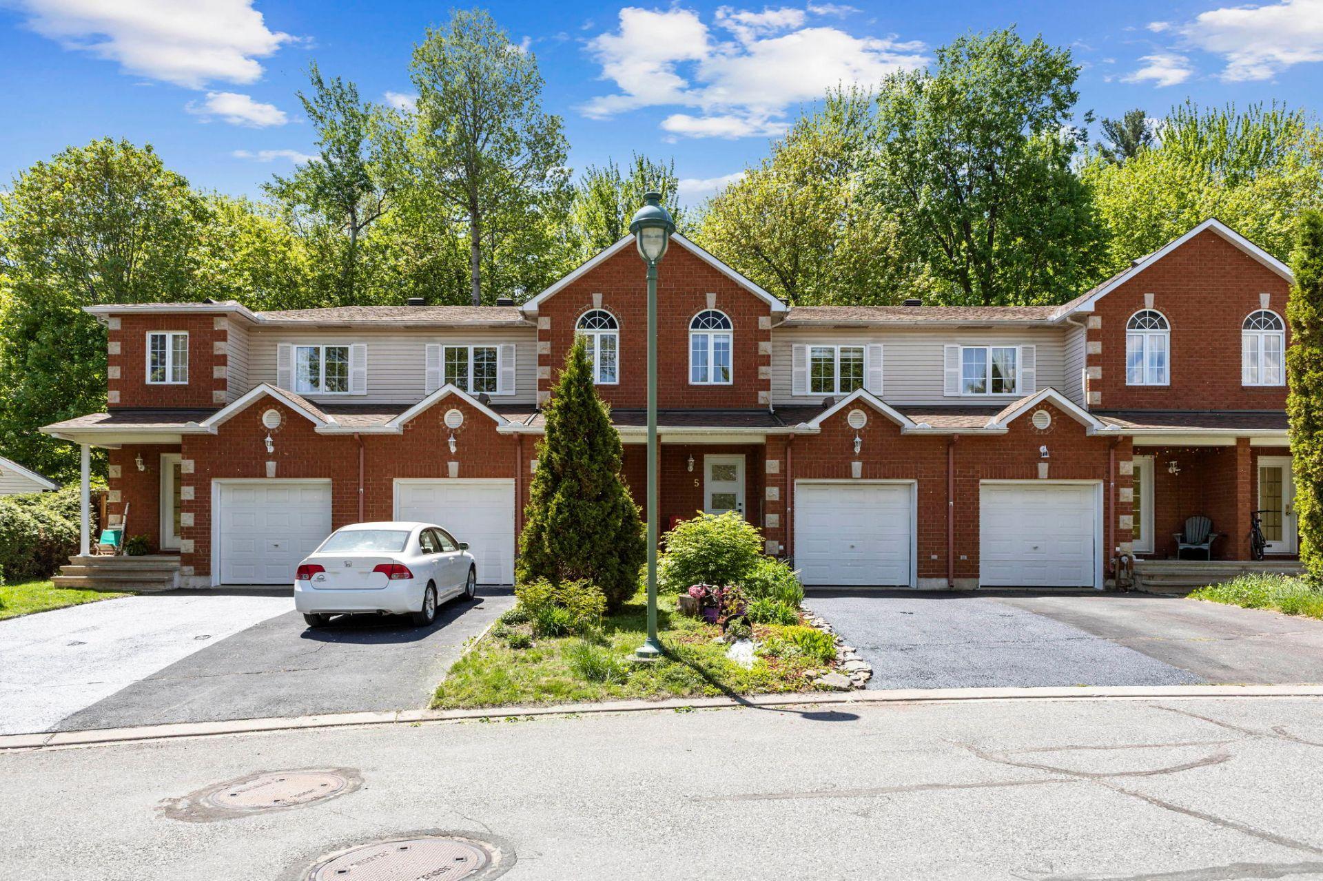 









5


Rue des Tourterelles

,
Gatineau (Hull),




QC
J9A3T3


