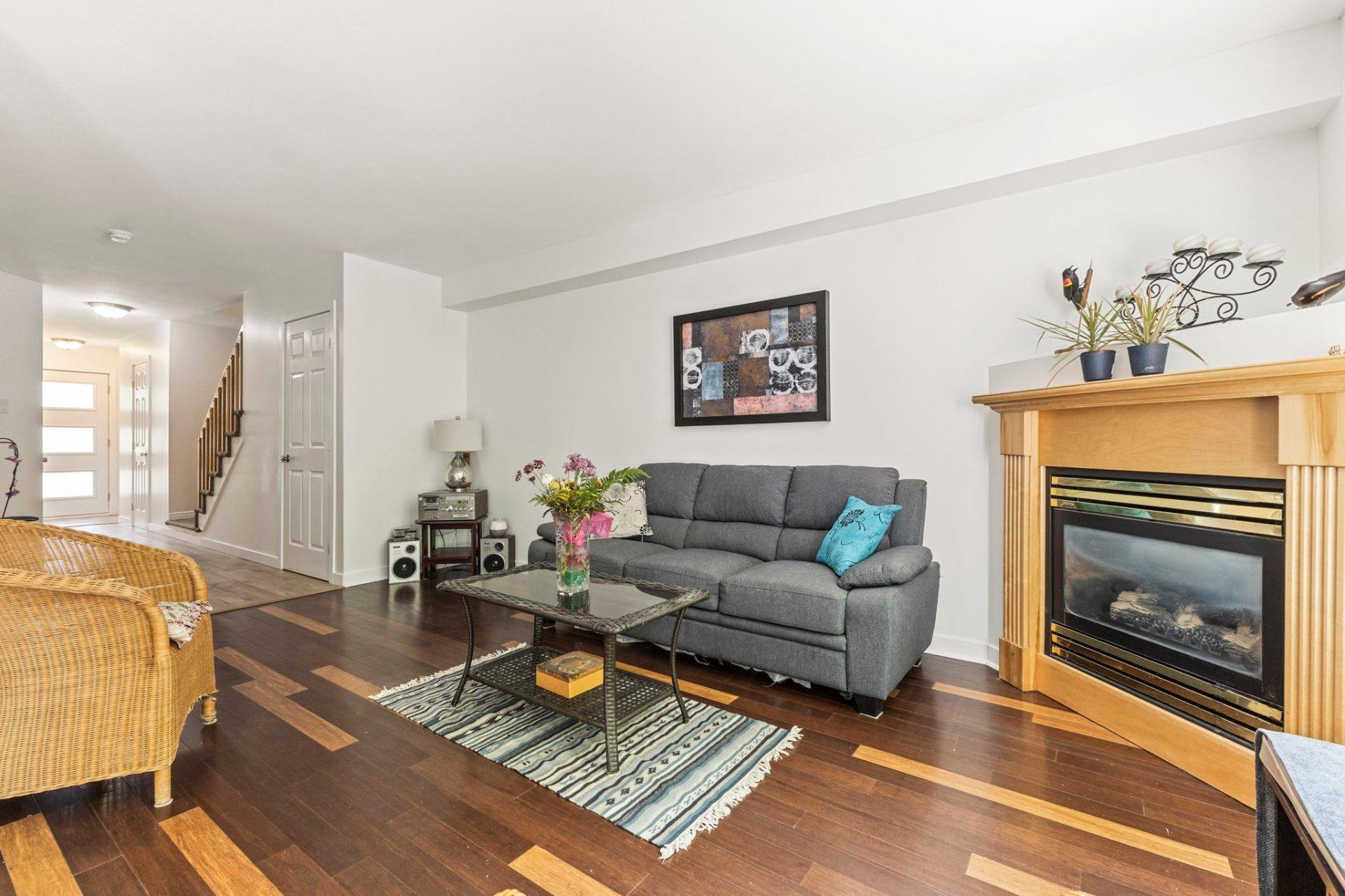









5


Rue des Tourterelles

,
Gatineau (Hull),




QC
J9A3T3

