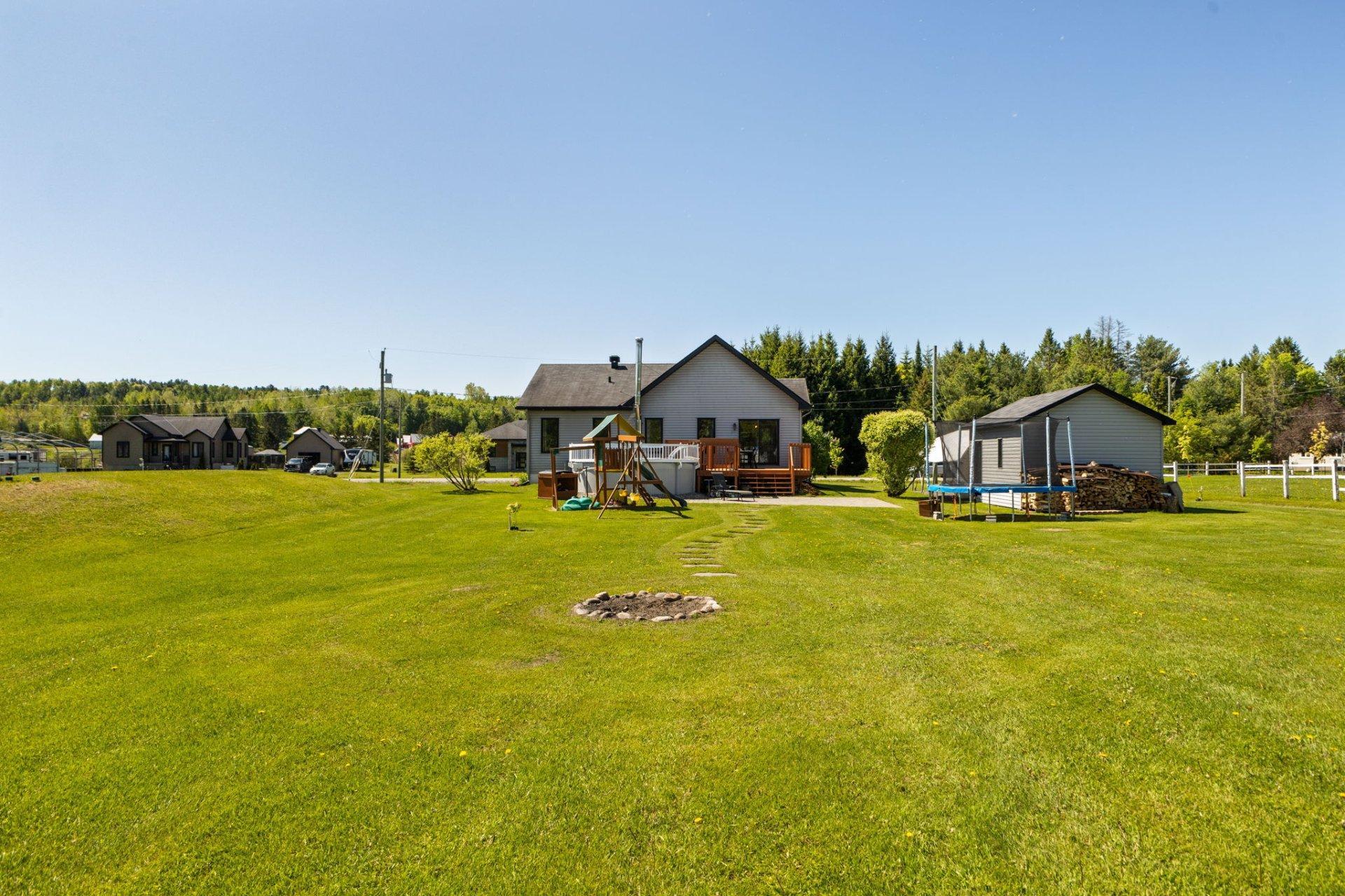 









7


Imp. de Charlesbourg

,
Cantley,




QC
J8V3M7

